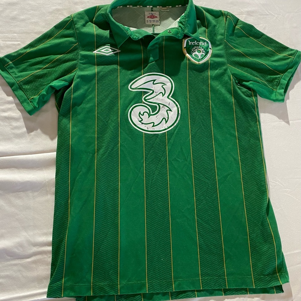 UMBRO REPUBLIC OF IRELAND SOCCER JERSEY